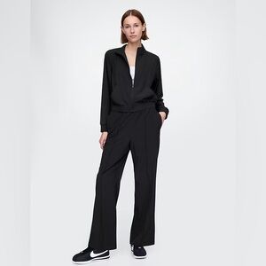 GapFit Tech High Rise Split-Hem Pants. Available in Sz M,L, 2XL.